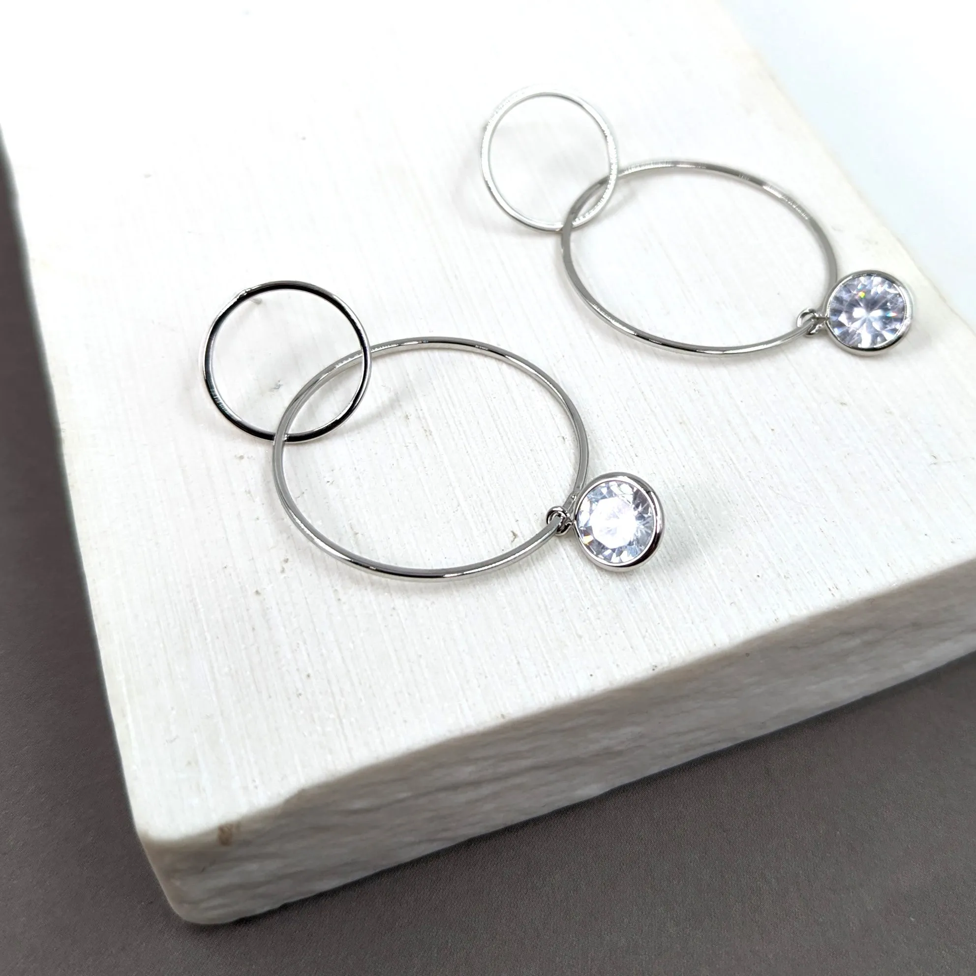 Double hoop and crystal component